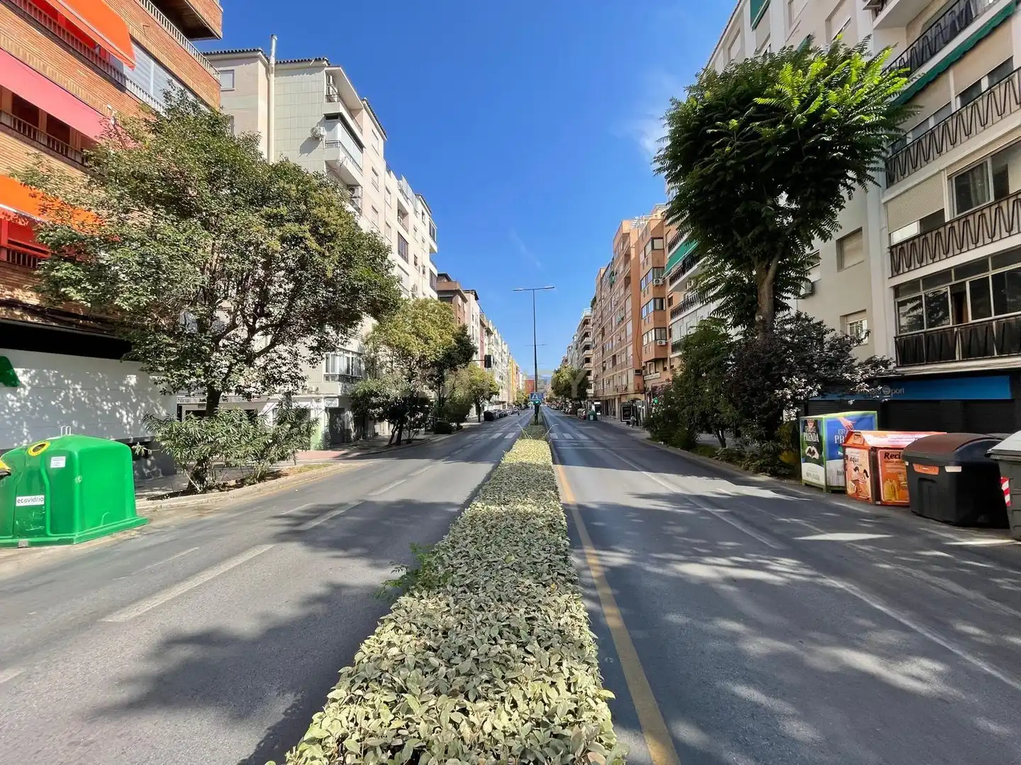 Vista exterior de Piso de alquiler en Granada con Lavadora, Microondas y TV