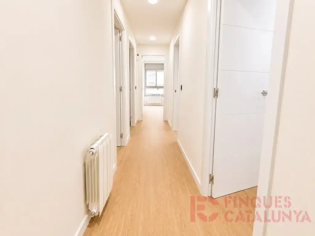 Piso en venta en Girona con Calefacción y Balcón