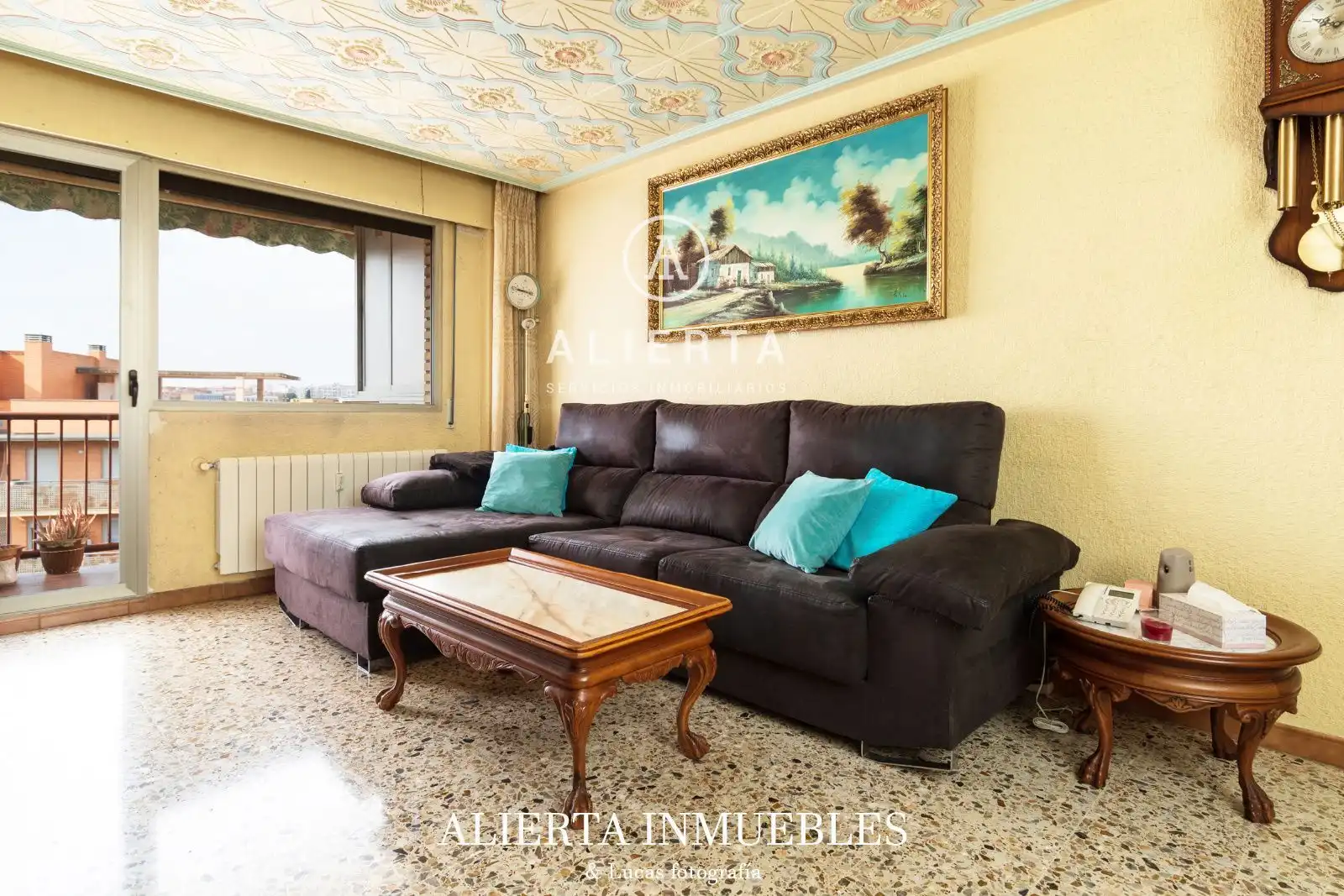 Living room of Flat for sale in Zaragoza  with Heating, Terrace and Swimming Pool