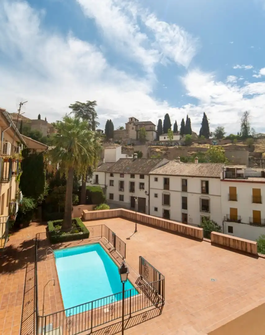 Vista exterior de Apartament de lloguer en Granada amb Calefacció, Terrassa i Moblat