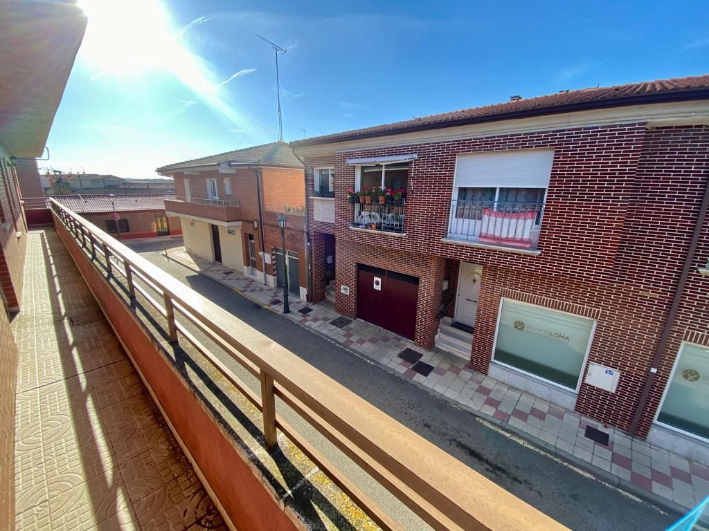 Vista exterior de Pis en venda en Santovenia de Pisuerga amb Calefacció, Terrassa i Balcó