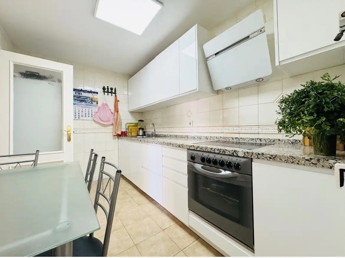 Piso con piscina en venta en San Luis de Sabinillas, imagen 4