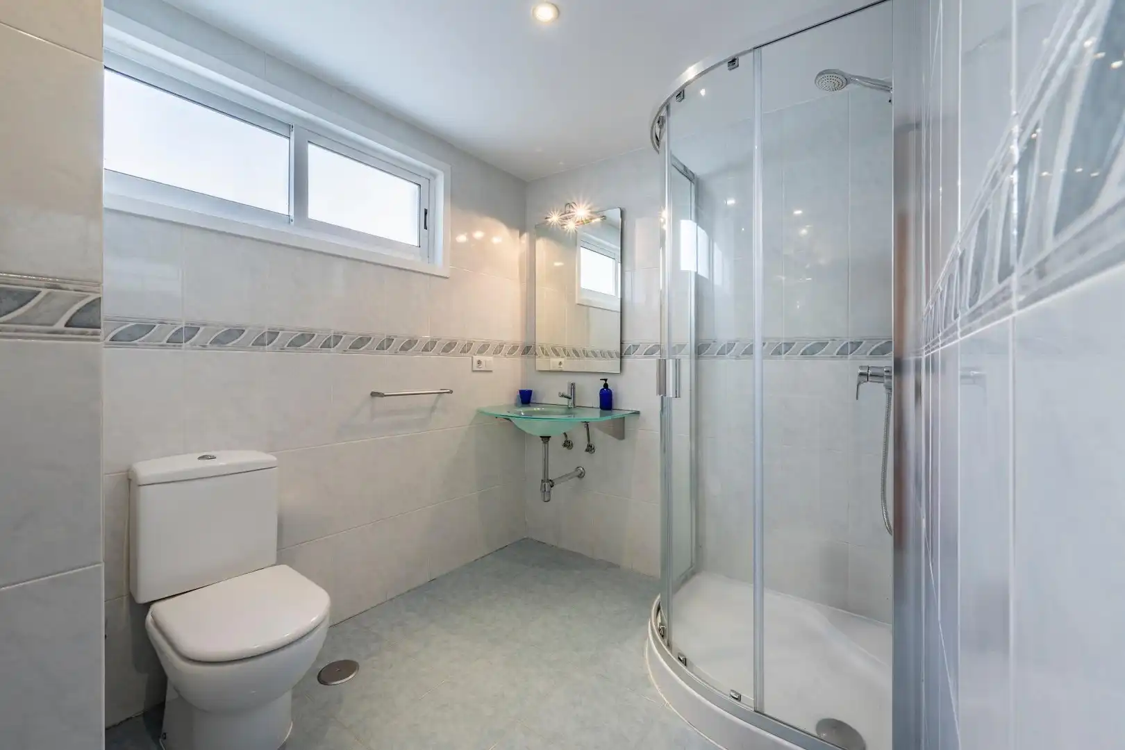 Badezimmer von Maisonette zum Verkauf in A Coruña Capital  mit Heizung und Abstellraum