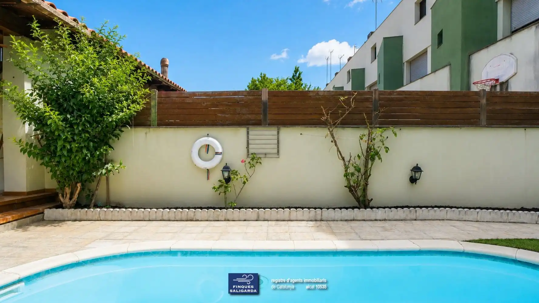 Piscina de Casa adosada en venda en La Garriga amb Aire condicionat, Calefacció i Jardí privat