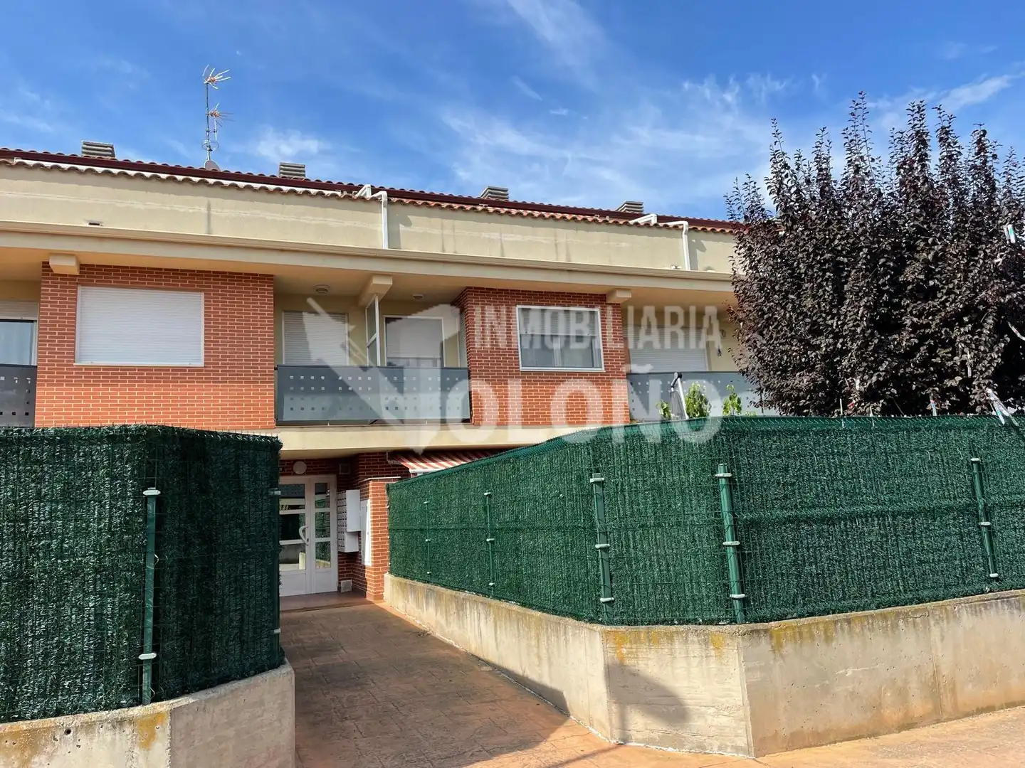 Vista exterior de Dúplex en venta en Castañares de Rioja con Calefacción, Parquet y Terraza