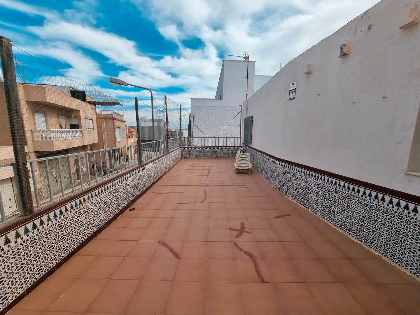 Vista exterior de Casa o xalet en venda en Almería amb Jardí privat, Terrassa i Moblat