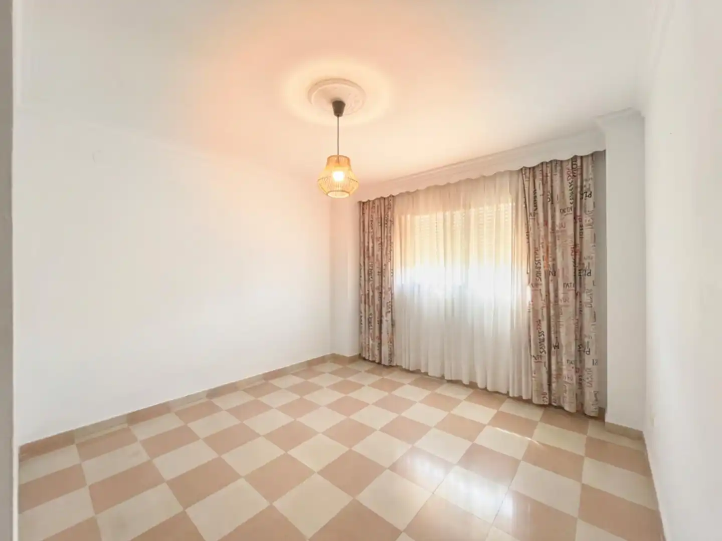 Habitación de Piso en venta en Estepona con Terraza y Balcón