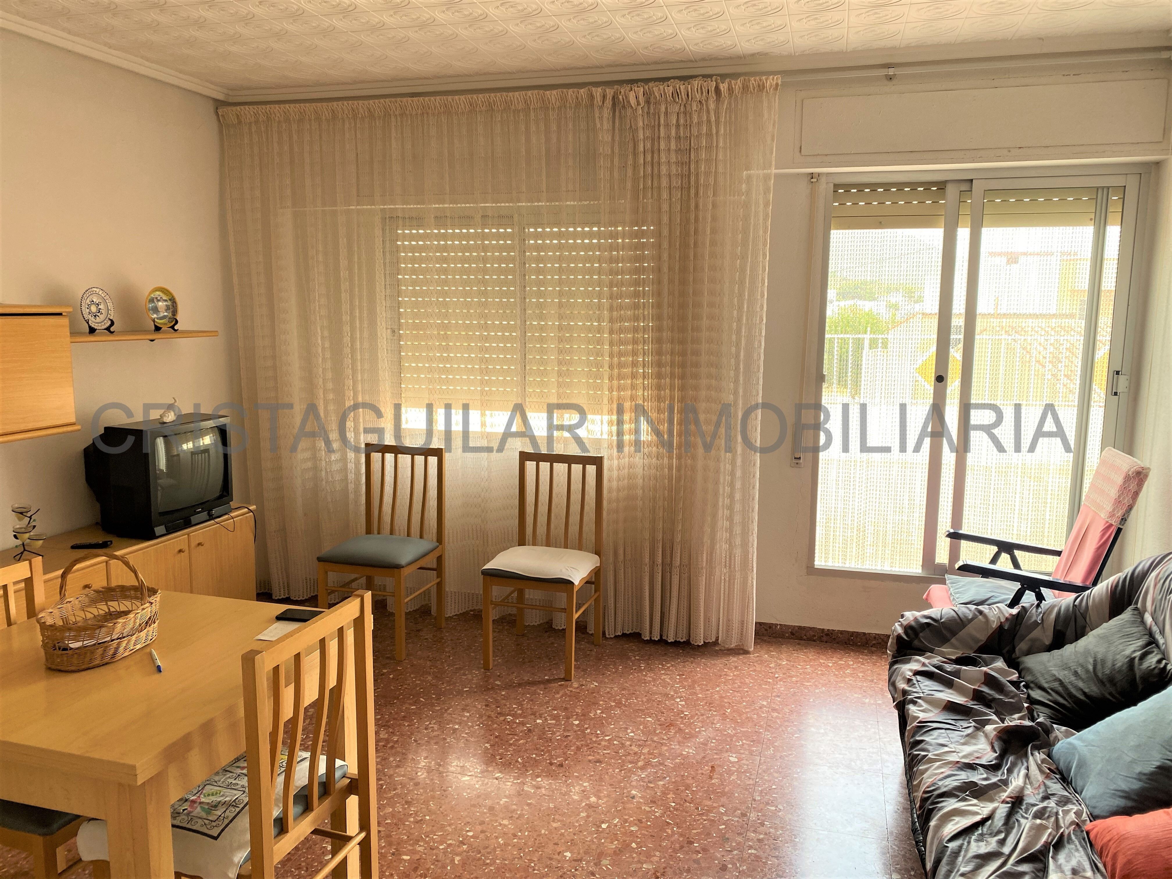 Sala d'estar de Pis en venda en Villar del Arzobispo amb Terrassa, Moblat i Balcó