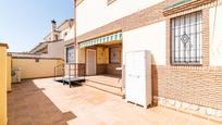 Vista exterior de Casa adosada en venda en Santa Fe amb Aire condicionat, Terrassa i Balcó