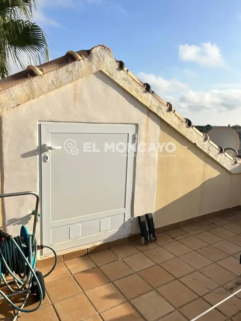 Terrassa de Casa adosada en venda en Orihuela amb Aire condicionat, Calefacció i Jardí privat