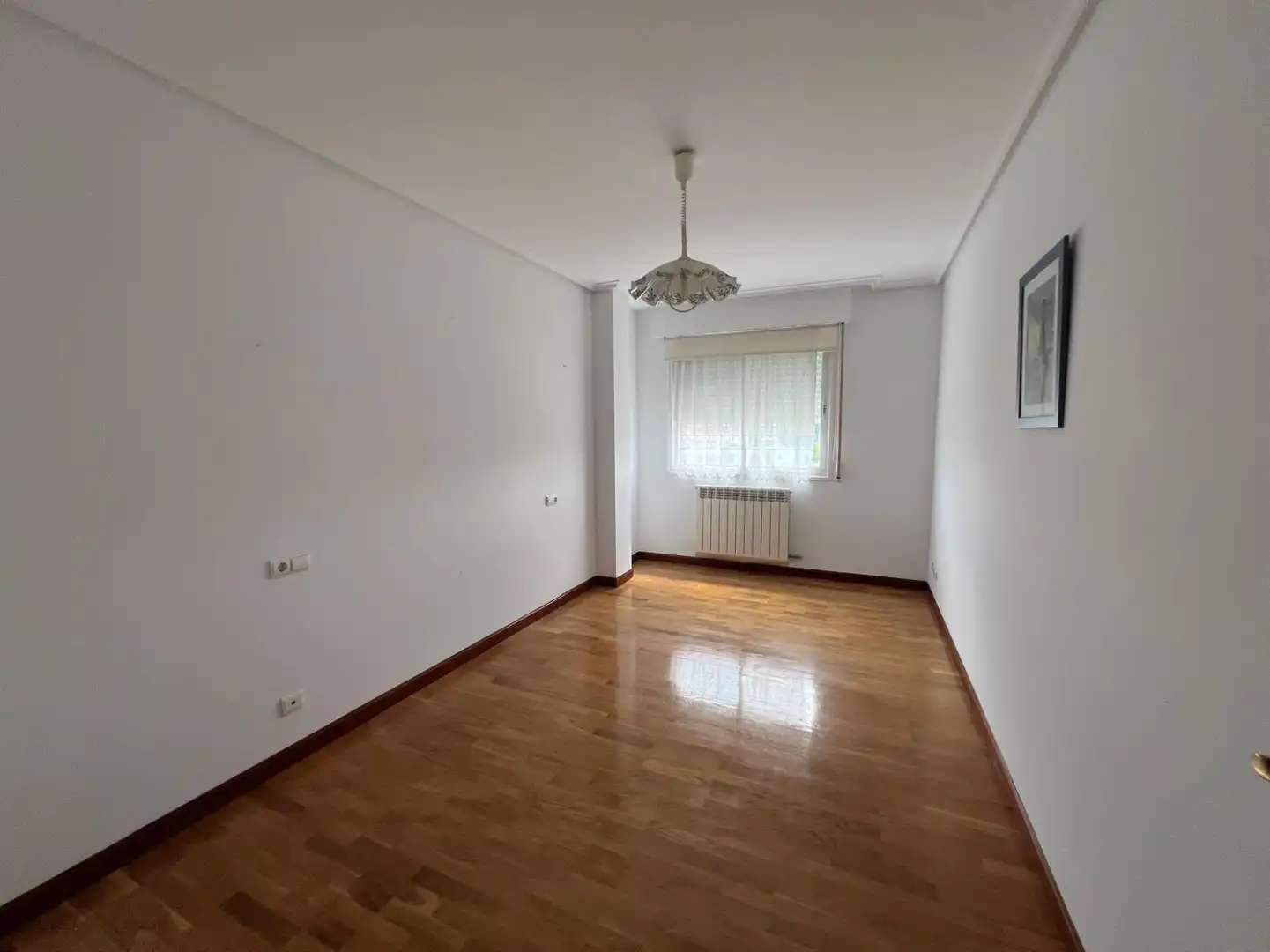 Habitación de Piso en venta en  Logroño con Calefacción, Parquet y Terraza