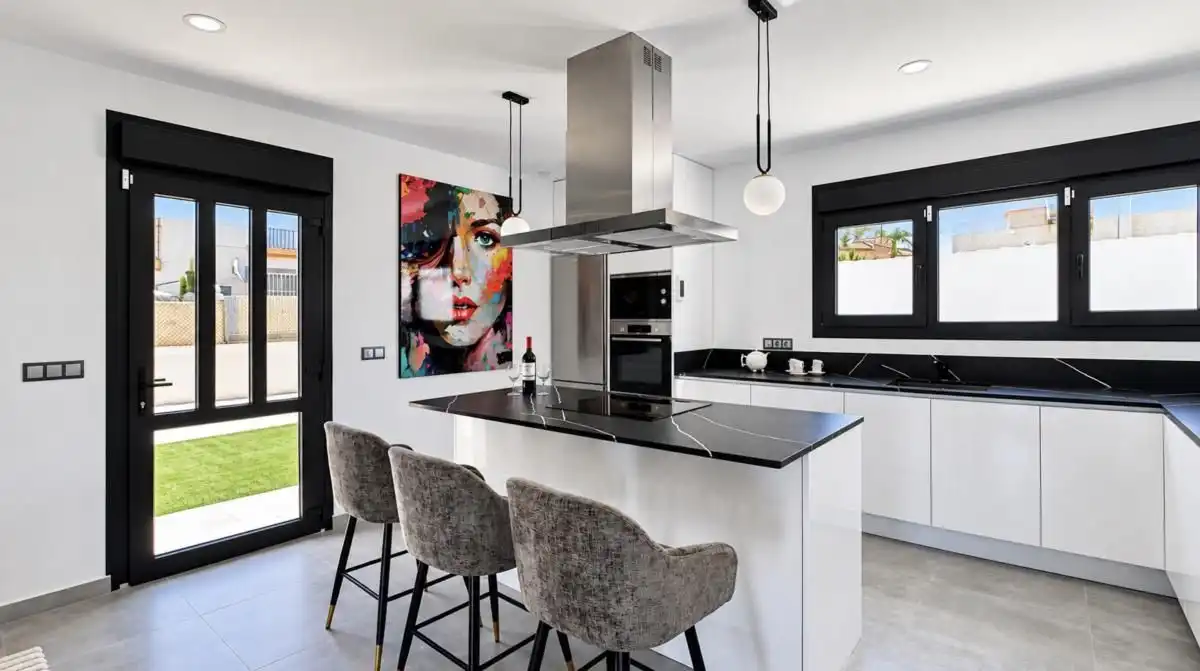Chalet con piscina en venta en Nueva Torrevieja - Aguas Nuevas, imagen 2