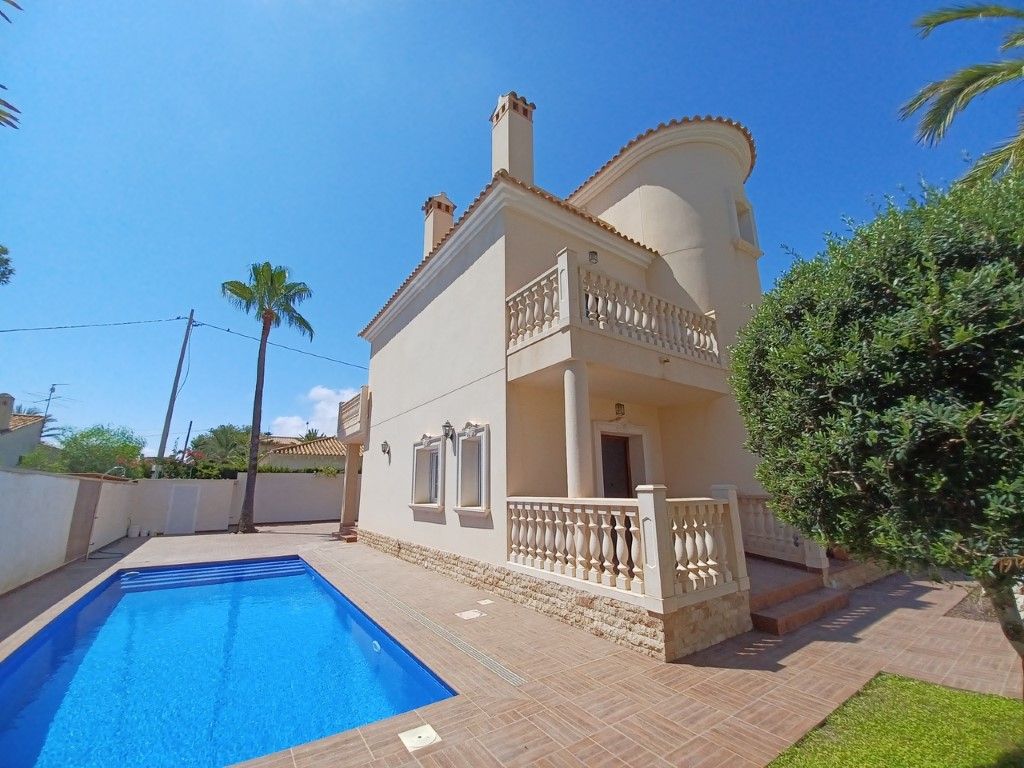 Exterior view of House or chalet for sale in Orihuela  with Air Conditioner, Swimming Pool and Balcony