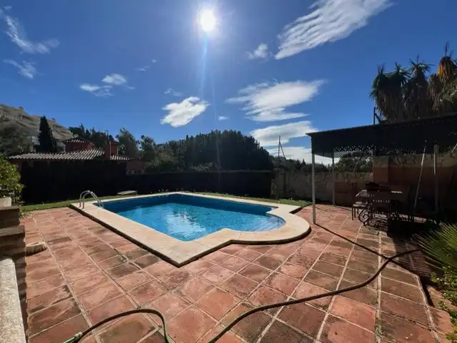 Piscina de Casa o chalet en venta en Marbella con Aire acondicionado, Calefacción y Jardín privado