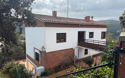 Vista exterior de Casa o xalet en venda en Sant Cugat del Vallès amb Calefacció, Jardí privat i Moblat