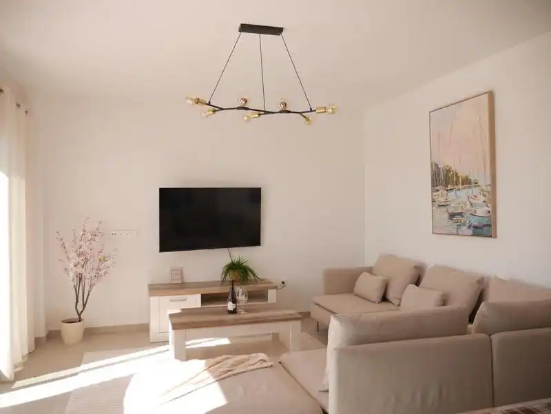 Sala de estar de Apartamento de alquiler en Estepona con Aire acondicionado, Terraza y Piscina