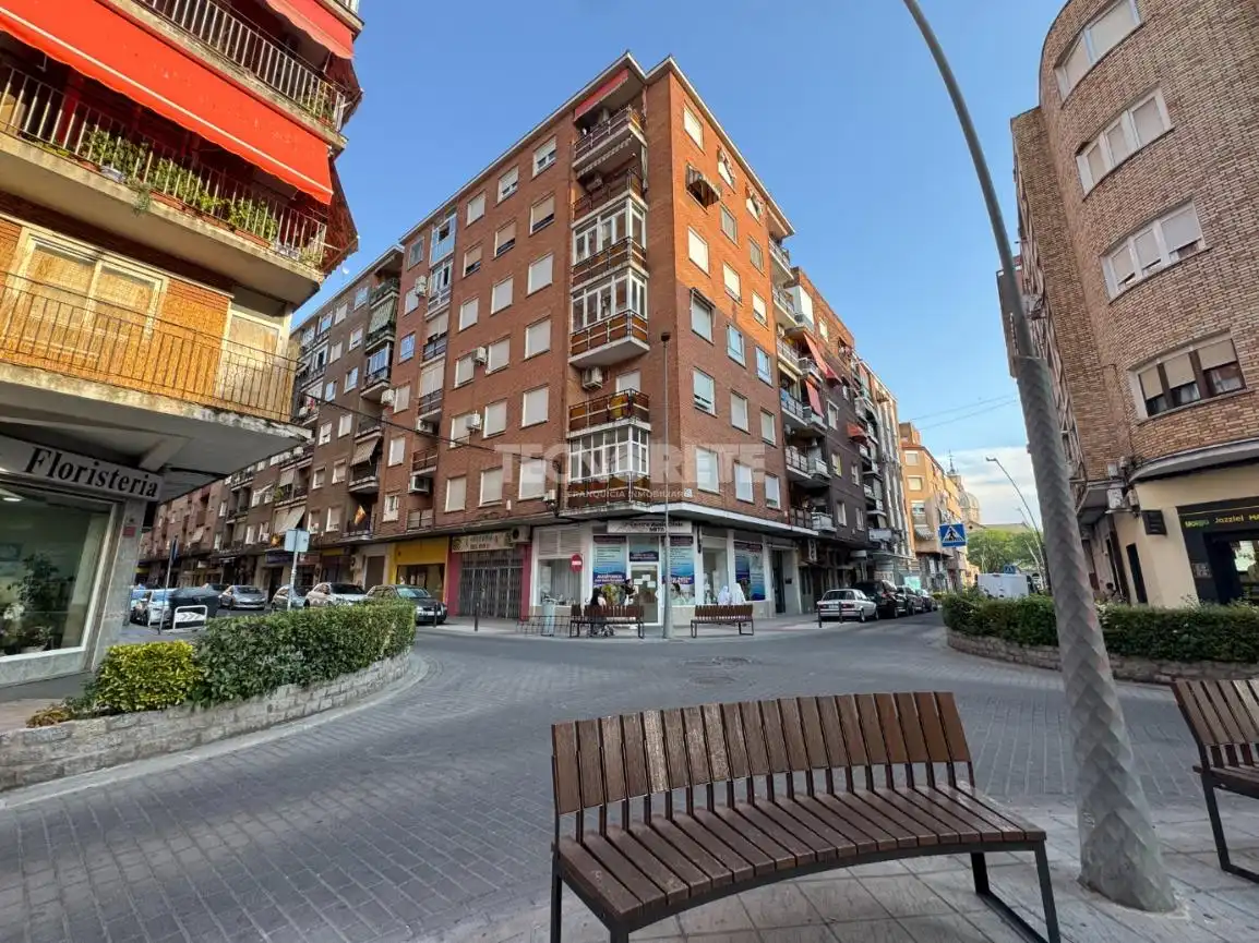 Pis amb terrassa en venda a Centro - Corte Inglés