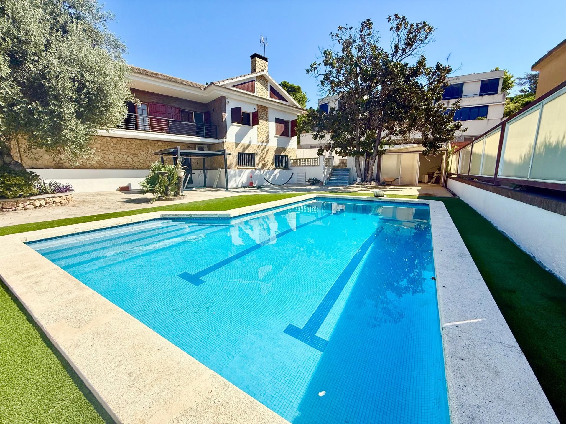 Piscina de Casa o xalet en venda en Tiana amb Aire condicionat, Terrassa i Piscina