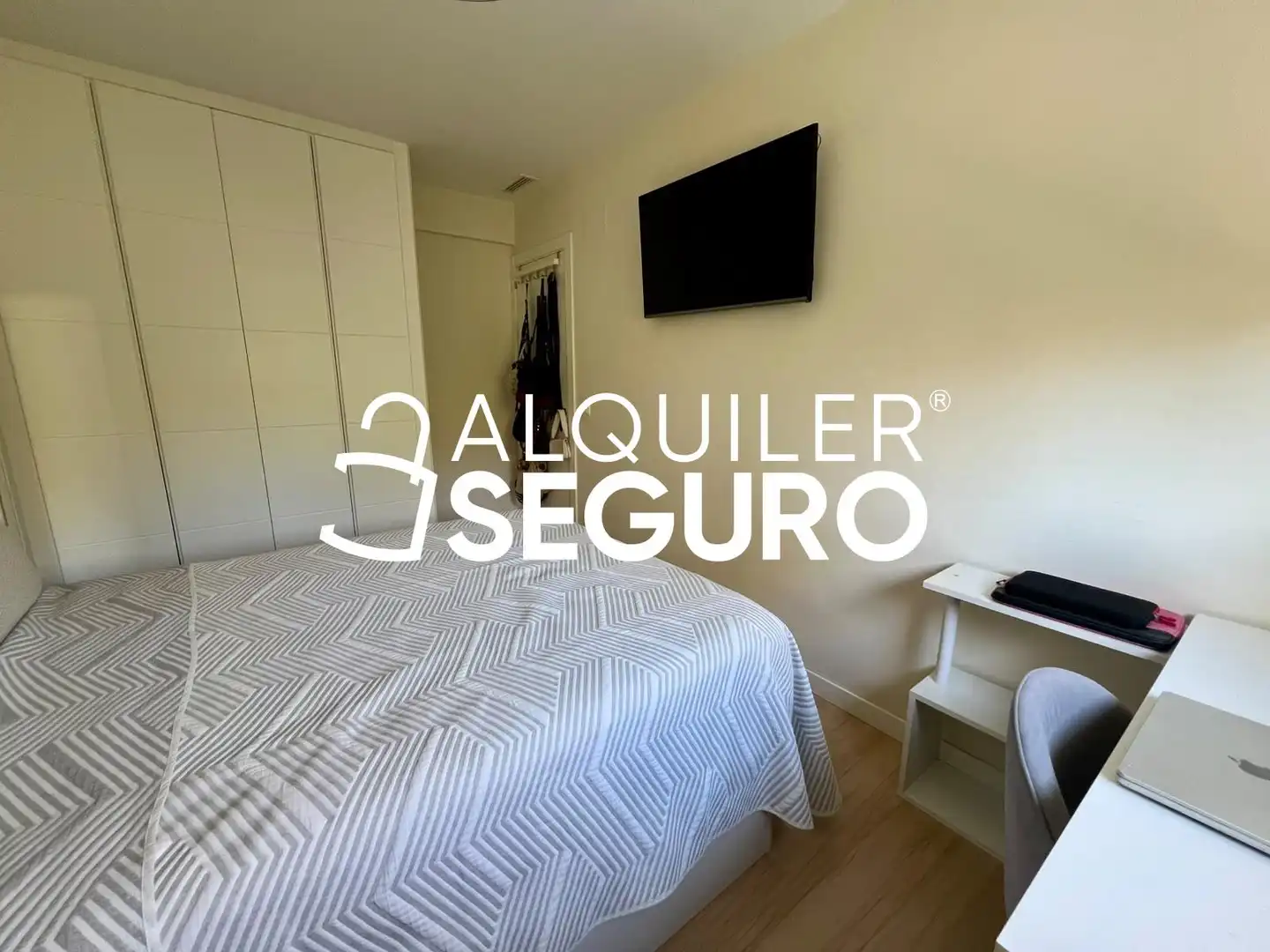 Bedroom of Flat for rent in Madrid  with Air Conditioner, Heating and Furnished
