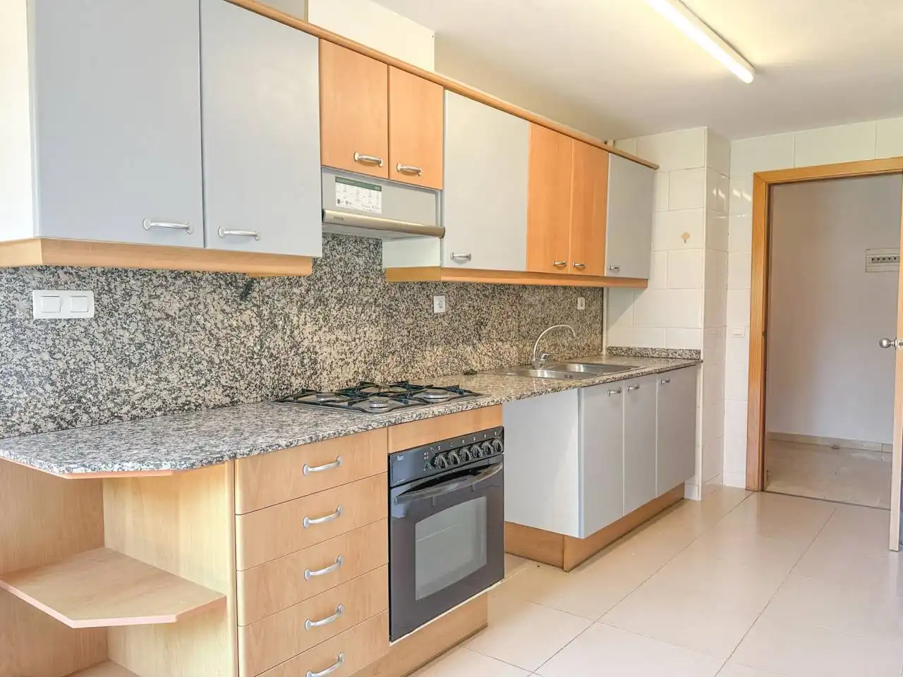 Küche von Wohnung zum Verkauf in Girona mit Heizung, Terrasse und Balkon