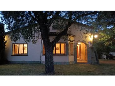 House with pool for sale in Torelló