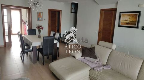 Foto 3 de Casa adosada en venta en Barrio, Sariegos, León