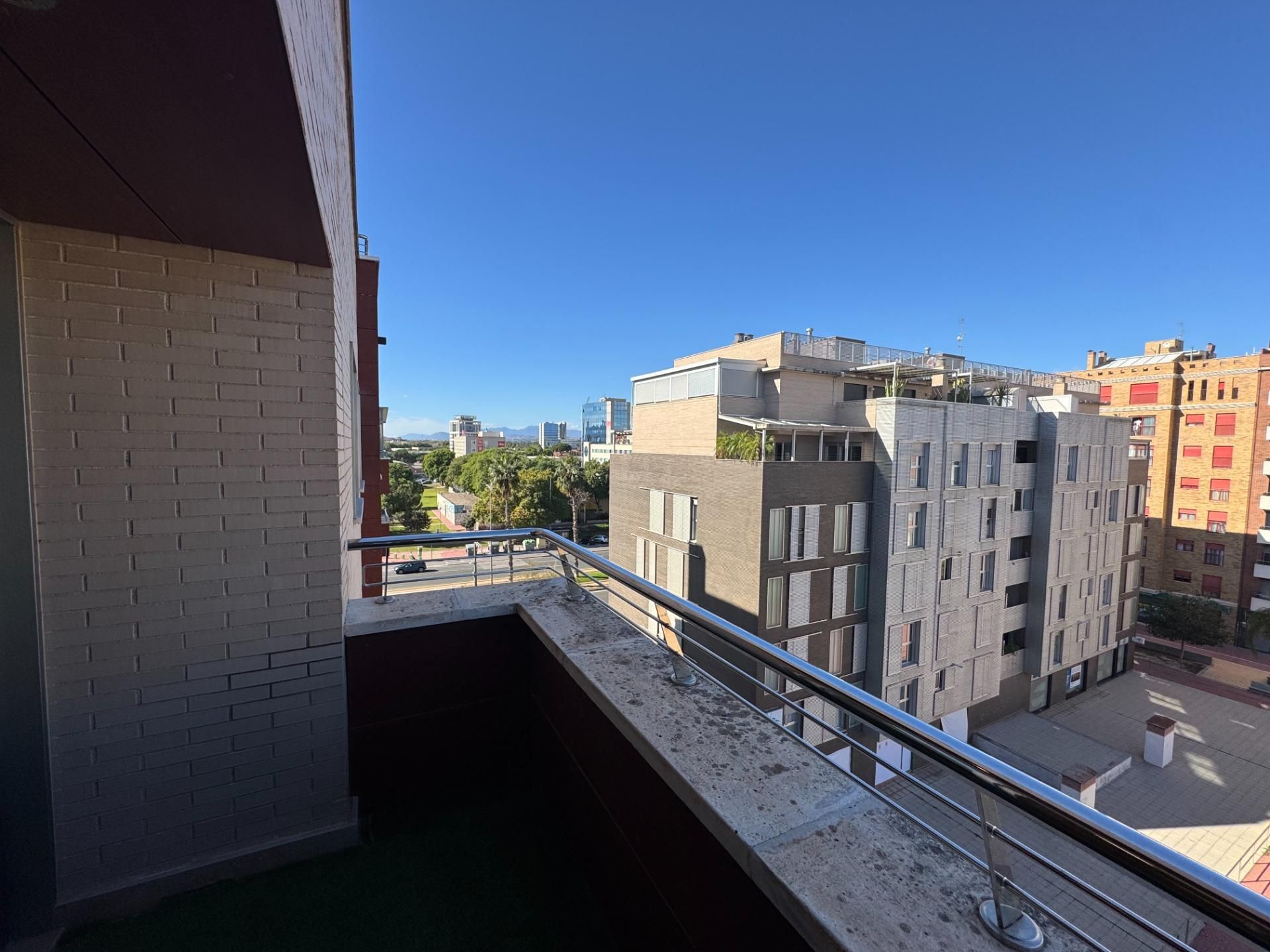 Piso de alquiler en Avenida Juan Carlos I, 76, Juan Carlos I, Norte