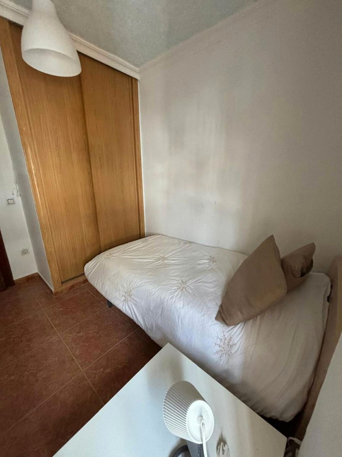 Bedroom of Flat to share in  Sevilla Capital  with Air Conditioner and Washing machine