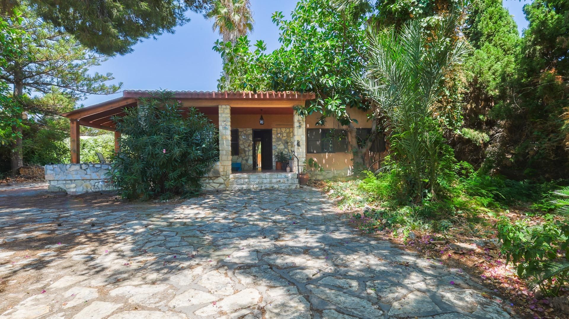 Vista exterior de Casa o xalet en venda en Alicante / Alacant amb Calefacció, Jardí privat i Terrassa
