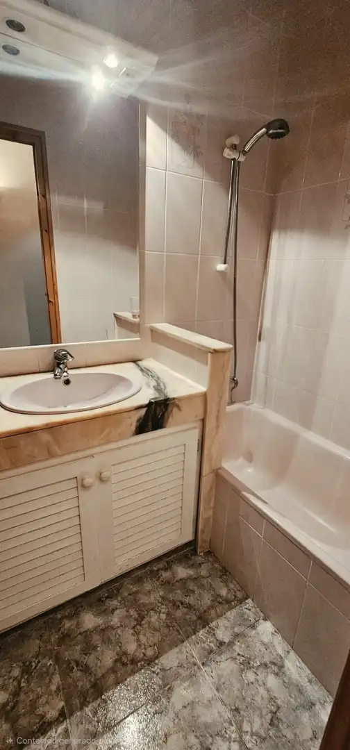 Bany de Pis en venda en Llinars del Vallès amb Terrassa, Moblat i Balcó