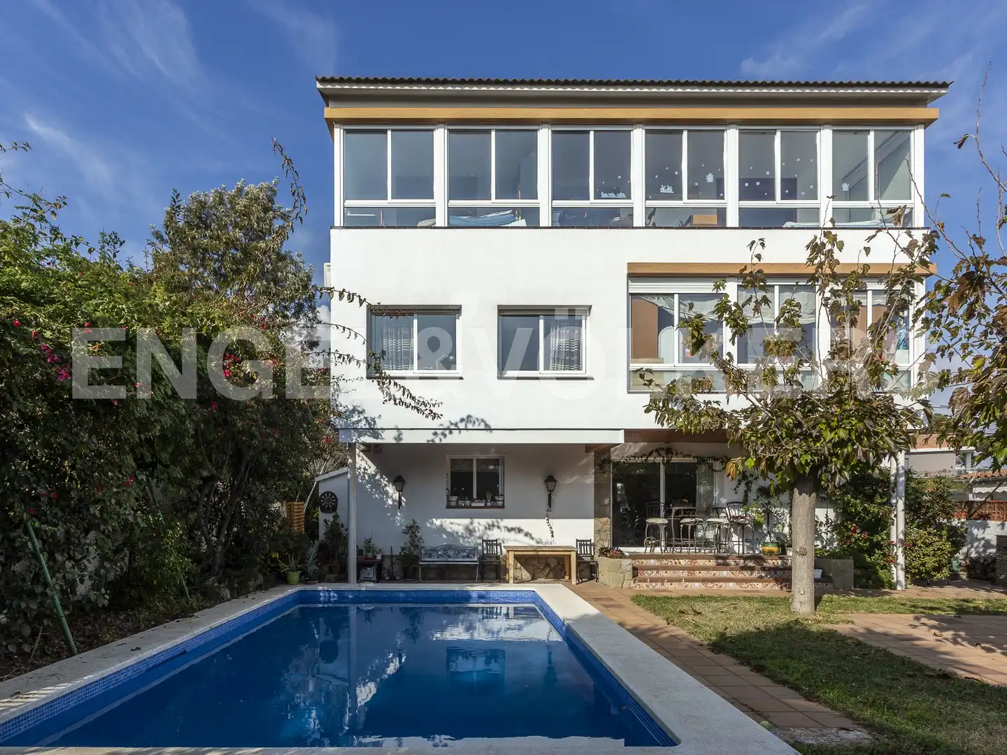 Vista exterior de Casa o xalet en venda en Castelldefels amb Aire condicionat, Calefacció i Jardí privat