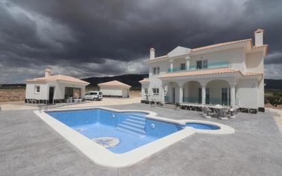 Swimming pool of House or chalet for sale in El Pinós / Pinoso  with Air Conditioner, Swimming Pool and Alarm