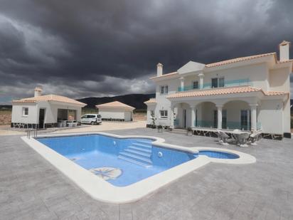 Piscina de Casa o xalet en venda en El Pinós / Pinoso amb Aire condicionat, Piscina i Alarma