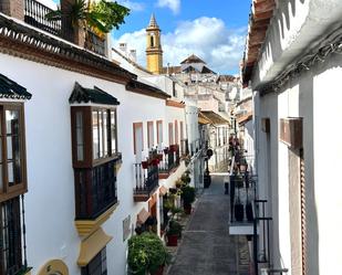 Vista exterior de Casa o xalet en venda en Estepona amb Terrassa