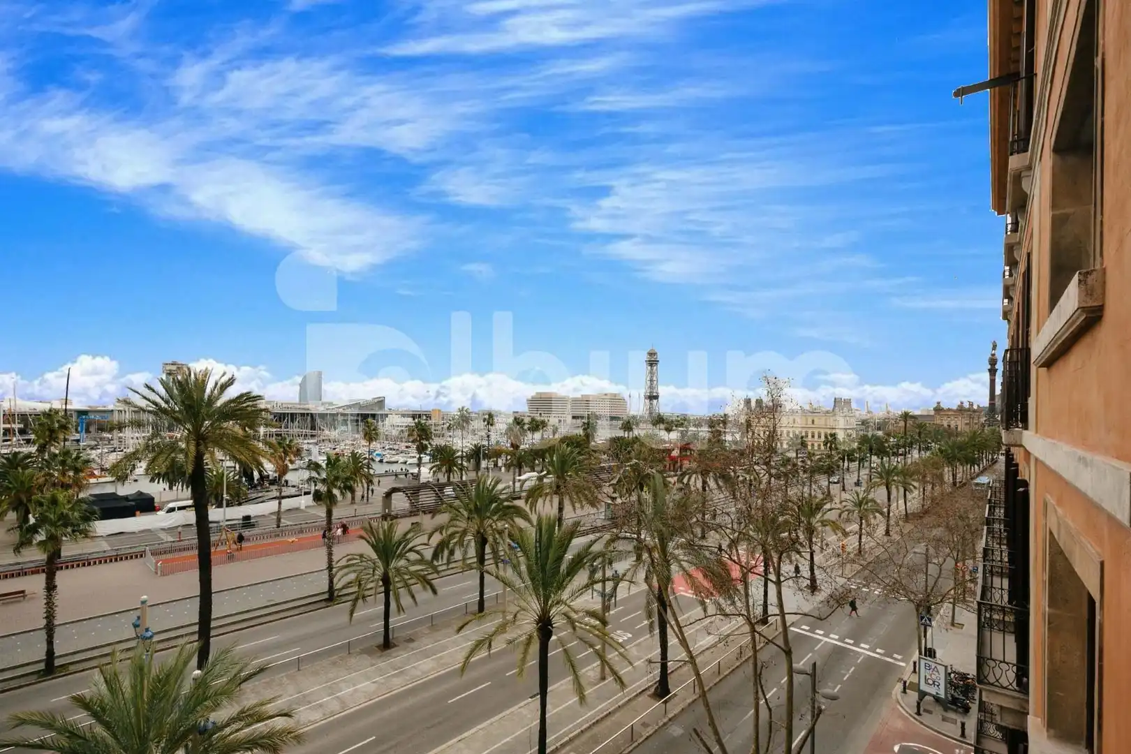 Vista exterior de Edifici en venda en Barcelona