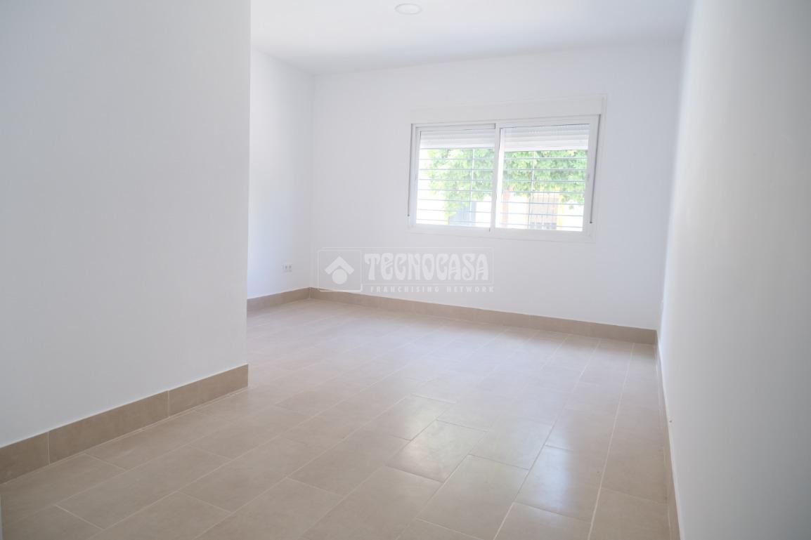 Living room of Flat to rent in  Sevilla Capital  with Air Conditioner, Heating and Storage room
