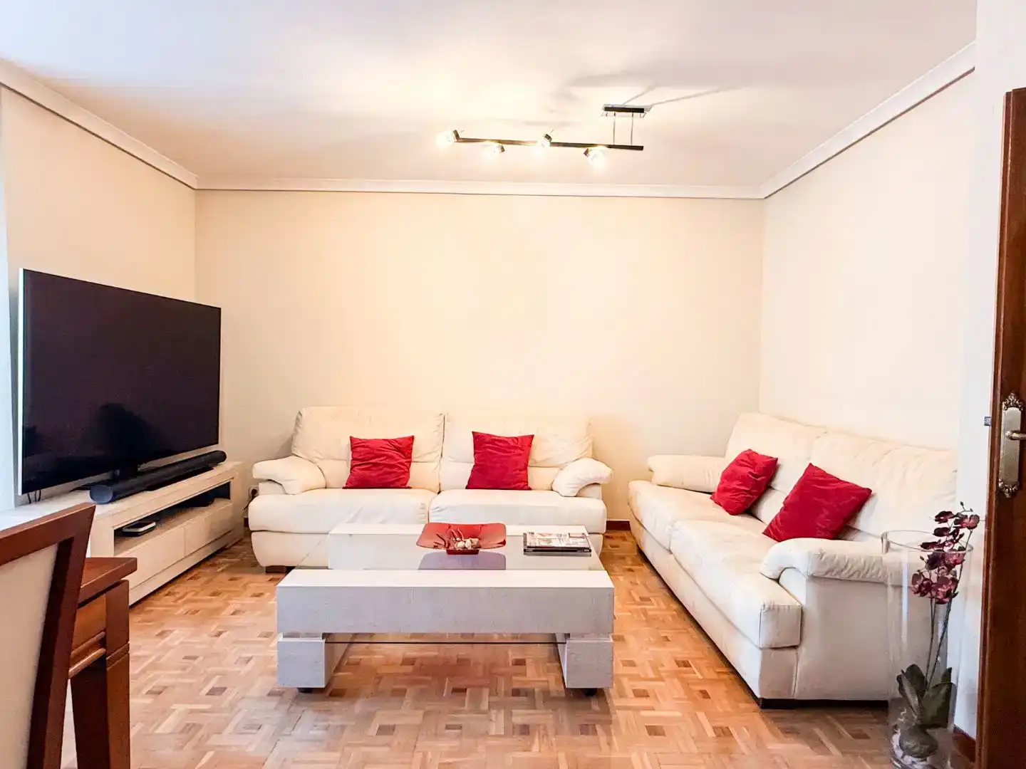 Sala de estar de Piso en venta en Majadahonda con Jardín privado, Parquet y Trastero