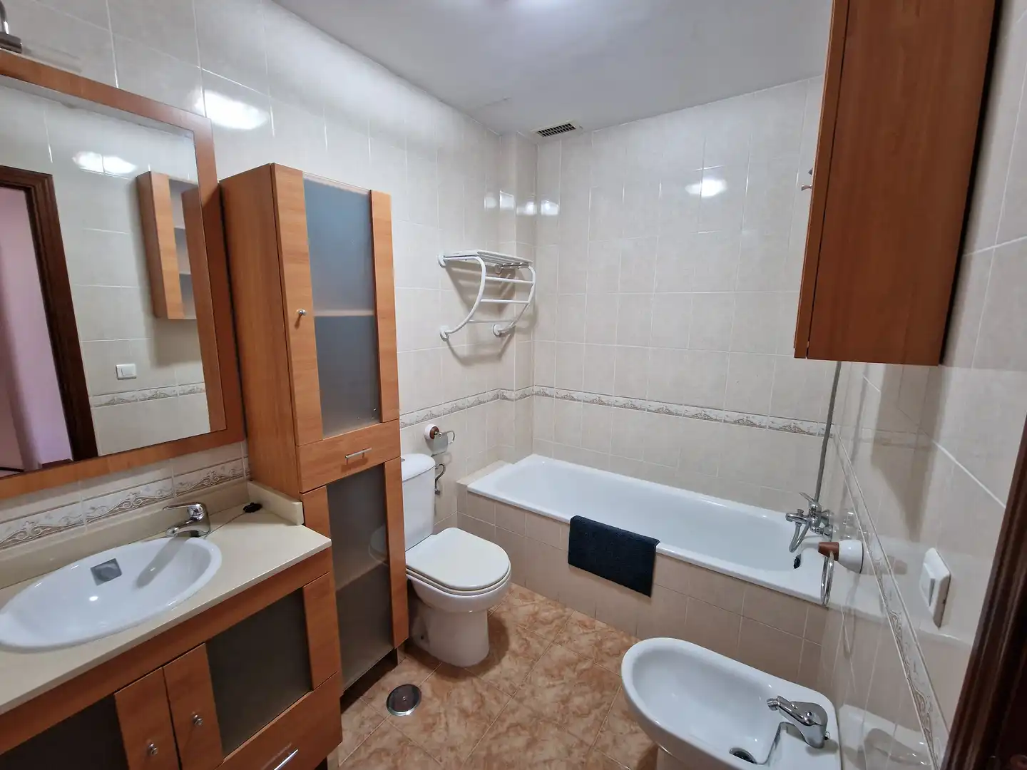 Baño de Casa adosada en venta en Umbrete con Aire acondicionado, Calefacción y Jardín privado