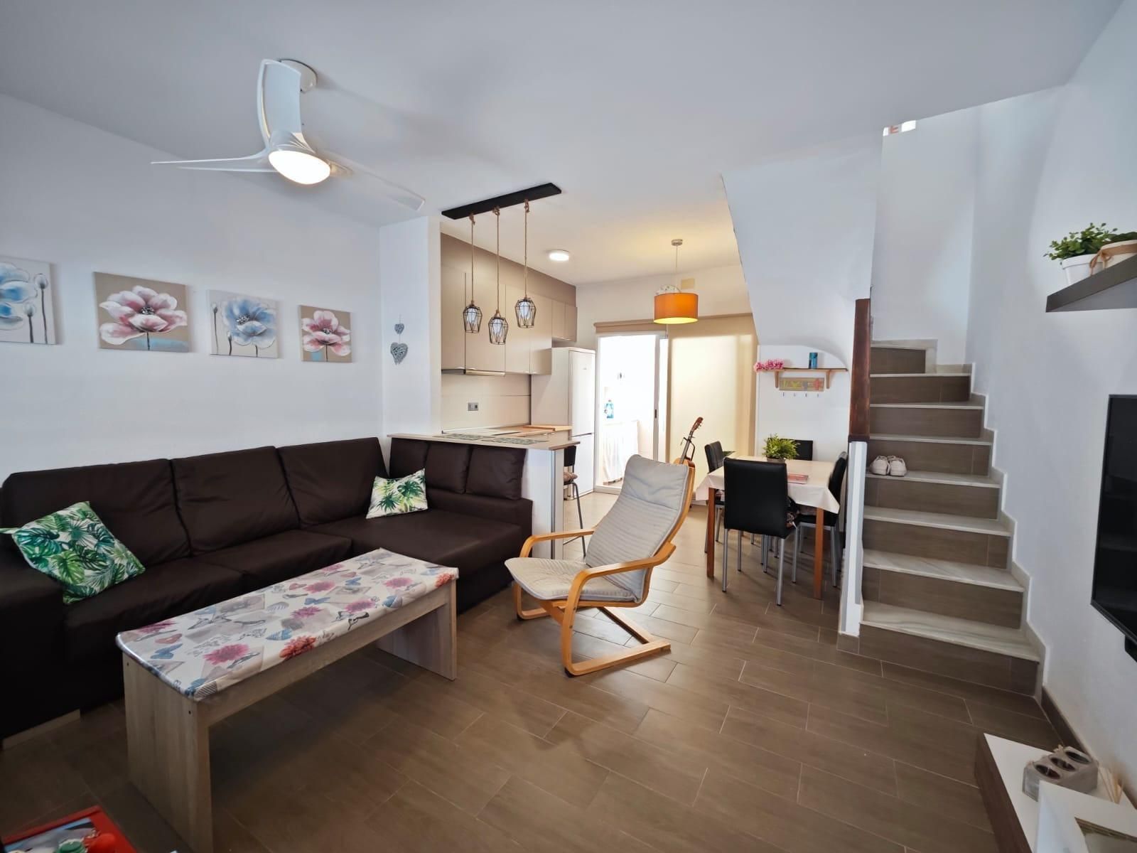 Sala d'estar de Casa o xalet de lloguer en Santa Pola amb Calefacció, Jardí privat i Terrassa