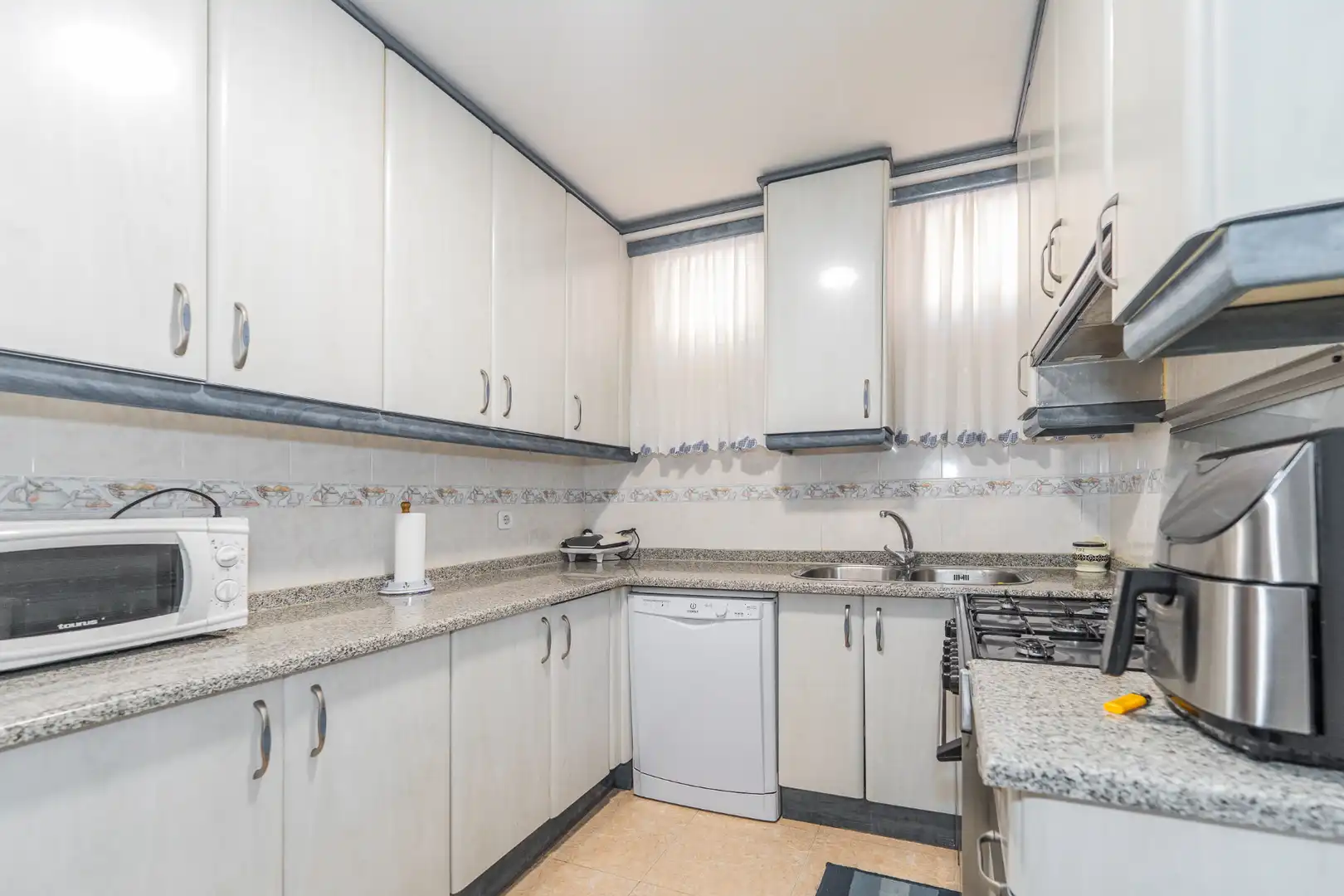Kitchen of Houses for sale in San Sebastián de los Reyes  with Air Conditioner, Heating and Private garden