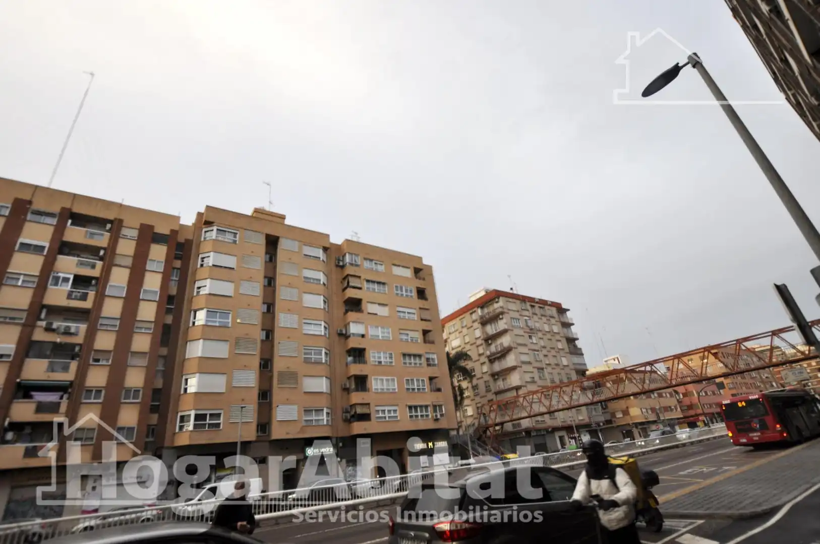 Außenansicht von Wohnung zum Verkauf in Valencia mit Klimaanlage, Heizung und Terrasse