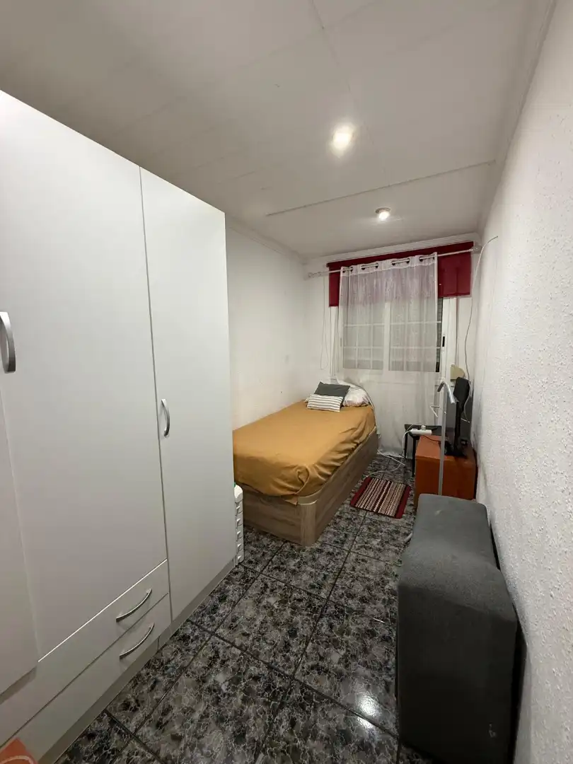 Habitación de Piso en venta en Barcelona con Amueblado
