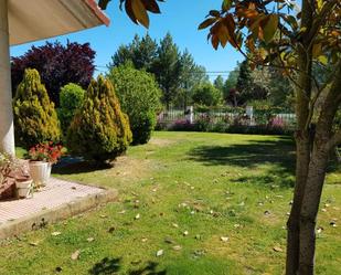 Jardí de Casa o xalet en venda en Cuadros amb Calefacció, Jardí privat i Parquet