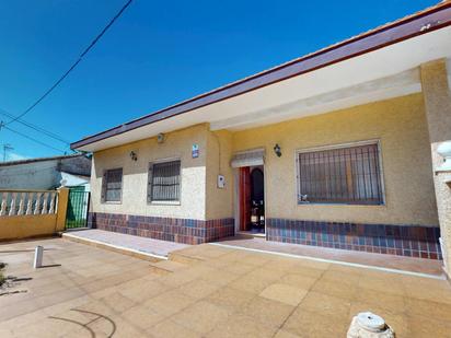 Vista exterior de Casa o xalet en venda en San Pedro del Pinatar amb Jardí privat, Terrassa i Traster