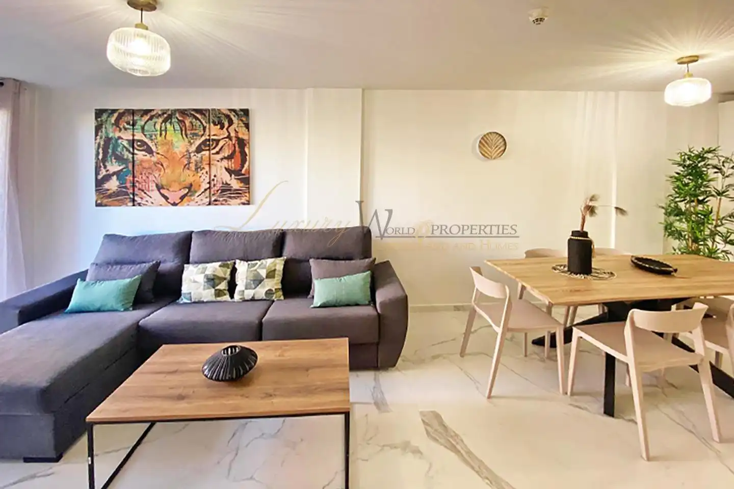 Sala de estar de Apartamento en venta en Arona con Terraza, Amueblado y Piscina comunitaria