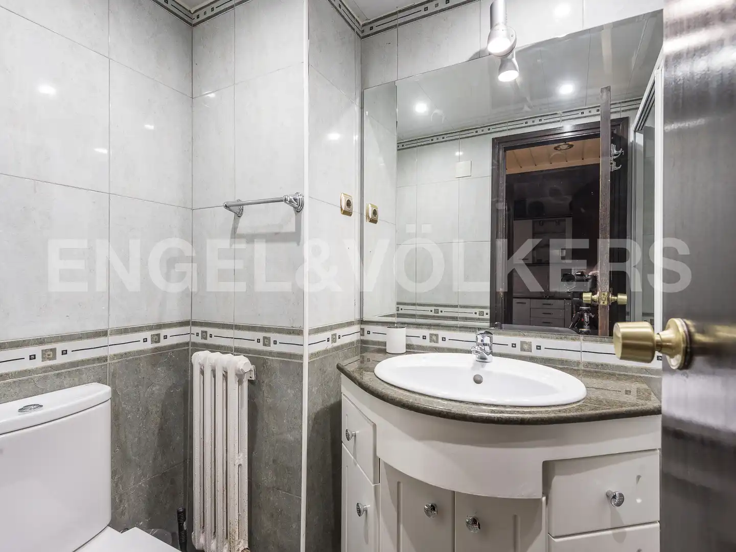 Bathroom of Flat for rent in Barcelona  with Air Conditioner, Heating and Parquet flooring