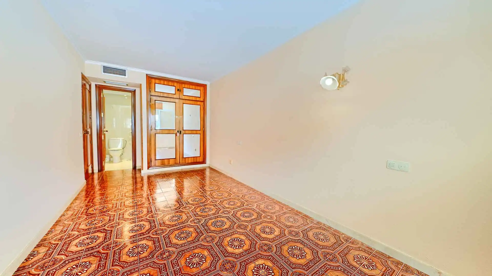 Habitación de Apartamento en venta en Marbella con Aire acondicionado, Terraza y Trastero