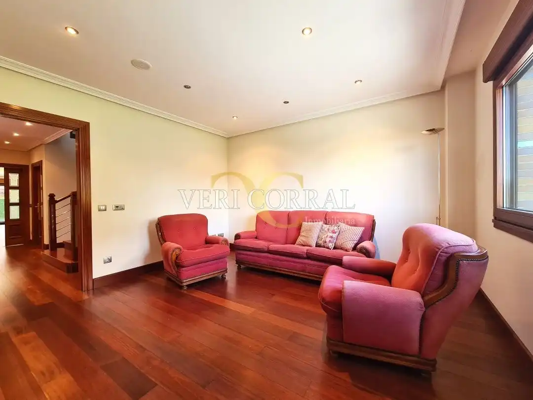 Sala de estar de Casa o chalet en venta en Oviedo  con Calefacción, Jardín privado y Terraza