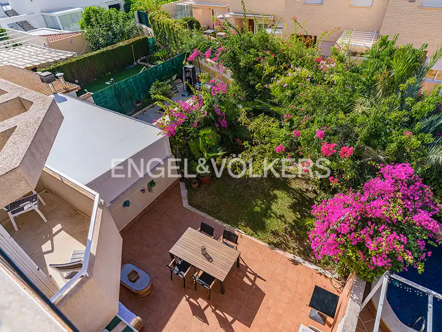 Terraced house with balcony for sale in Carrer dels Alguers 4, imagen 3
