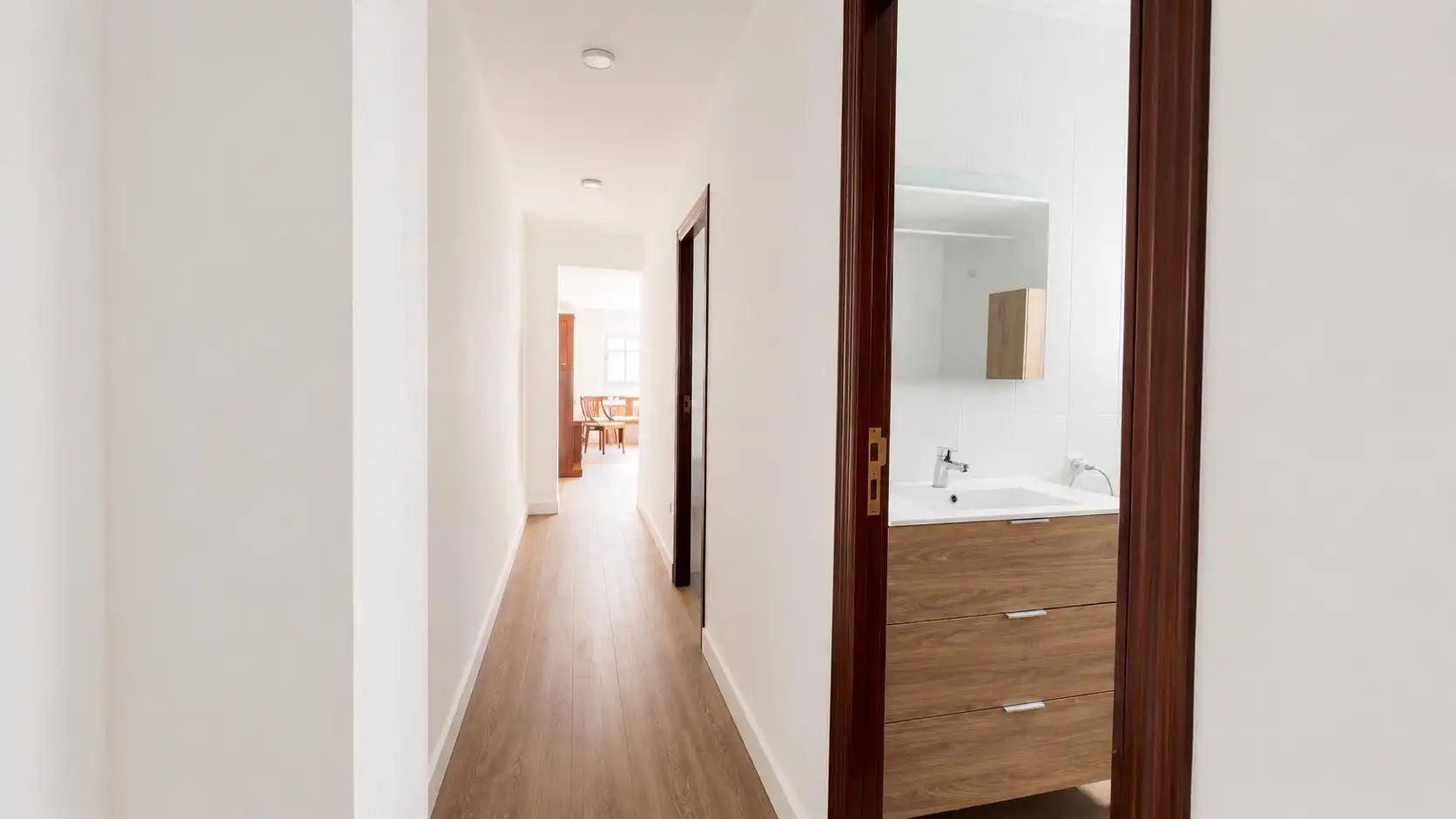 Flat for rent in Valencia  with Air Conditioner, Furnished and Balcony